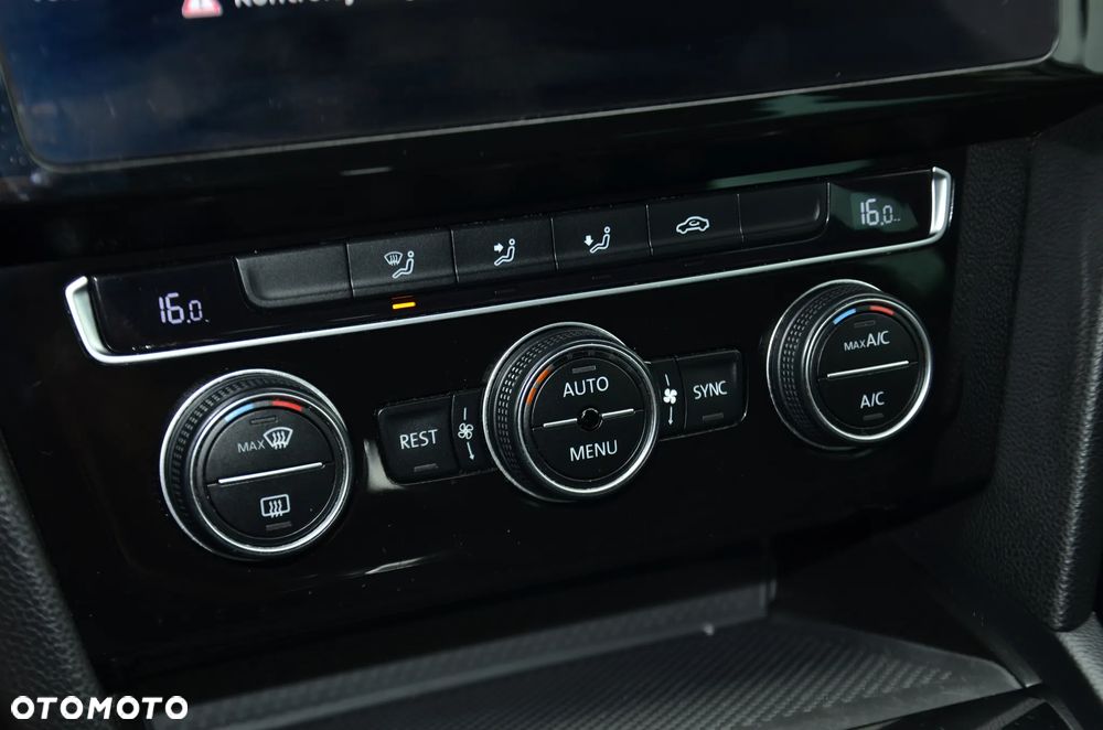 Volkswagen Passat - 26