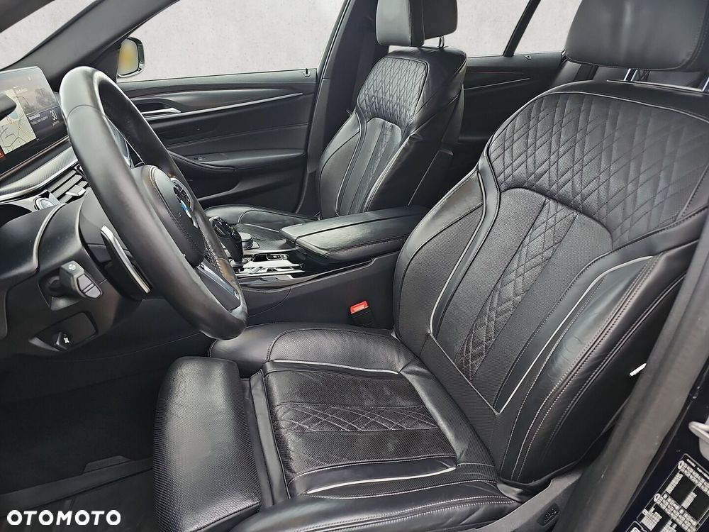 BMW Seria 5 540d xDrive mHEV M Sport sport - 17