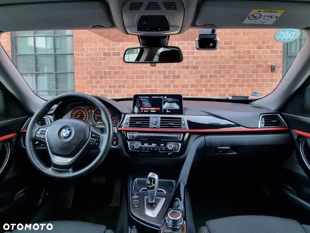 BMW Seria 3 320i xDrive Sport Line - 13