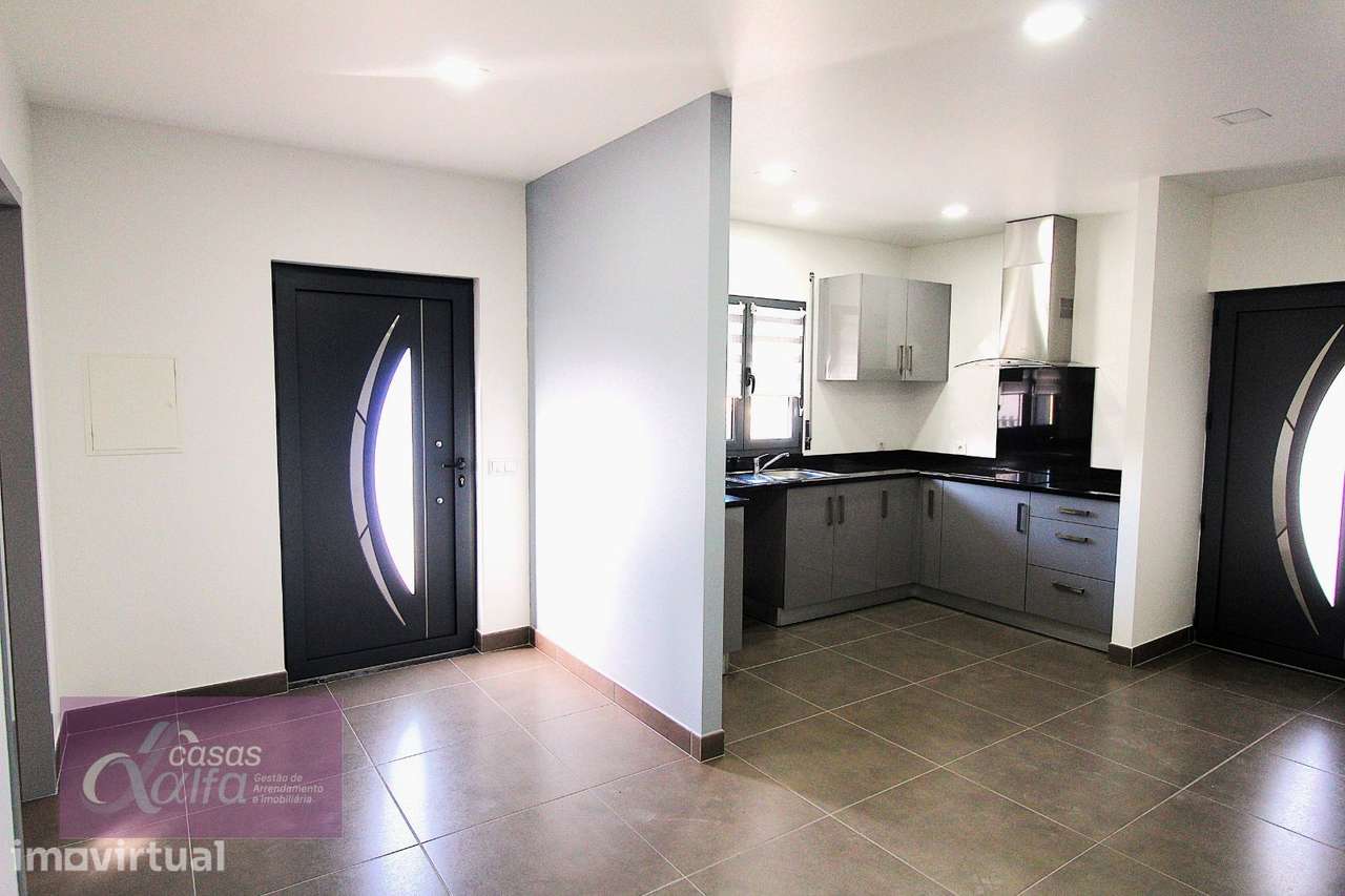 Moradia V2 remodelada em Carvide - Grande imagem: 5/12