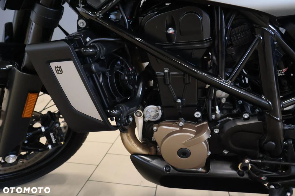 Husqvarna Svartpilen - 26