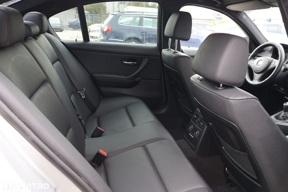 BMW Seria 3 320d - 25