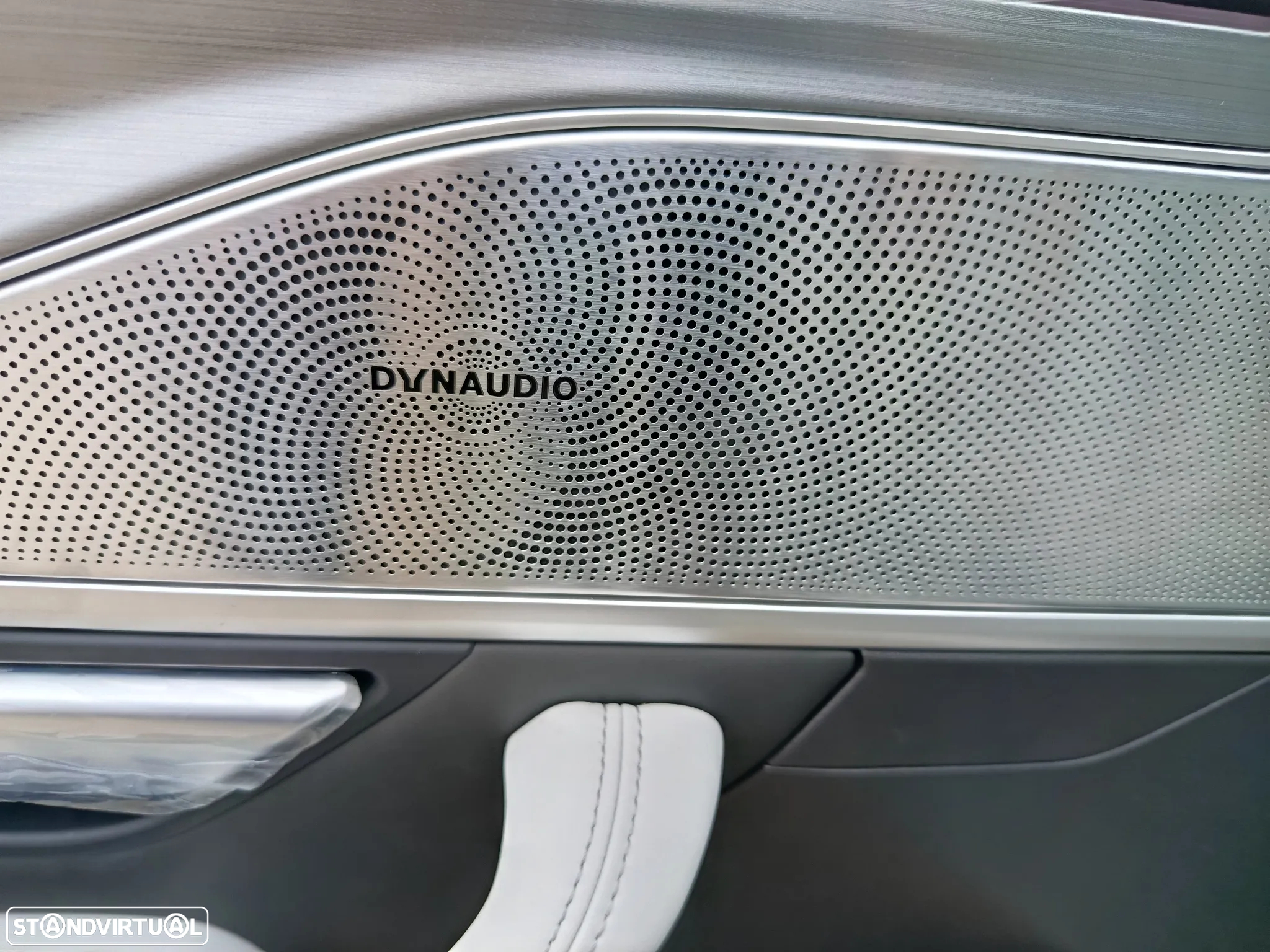 Xpeng P7i 86.2 kWh Long Range + Premium Cockpit - 10