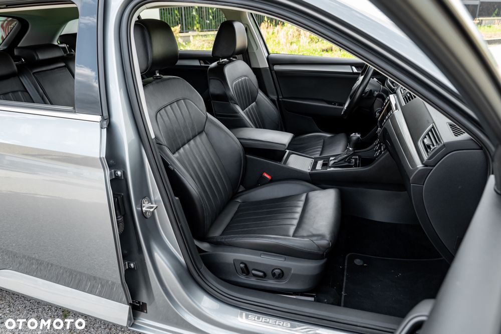 Skoda Superb 2.0 TDI 4x4 L&K DSG - 26