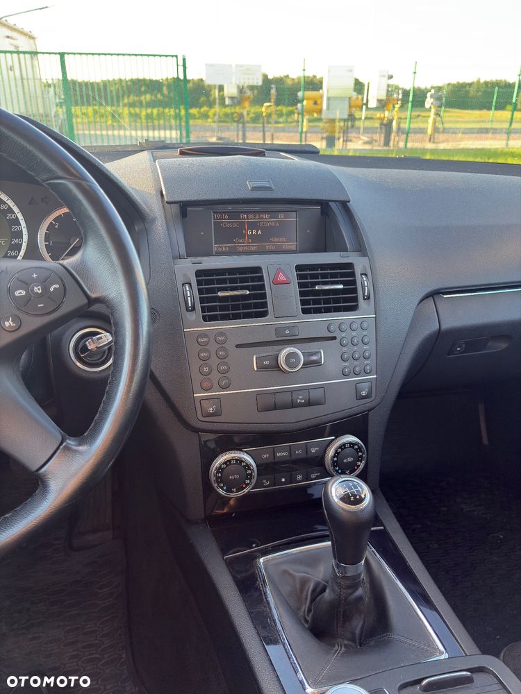Mercedes-Benz Klasa C 220 CDI BlueEff Avantgarde - 35
