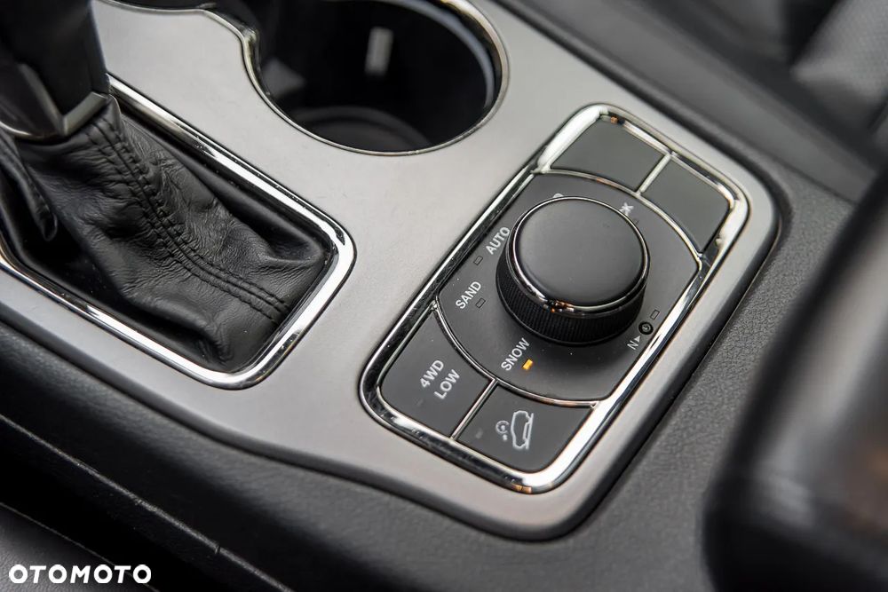 Jeep Grand Cherokee - 22