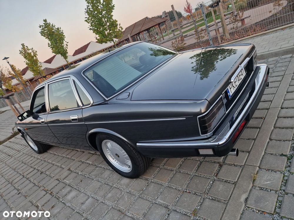 Jaguar Daimler Double Six - 5