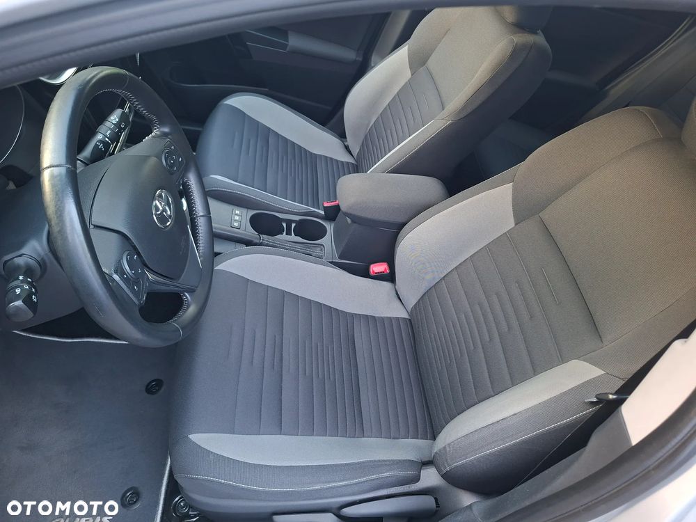 Toyota Auris 1.8 HSD Sol - 11