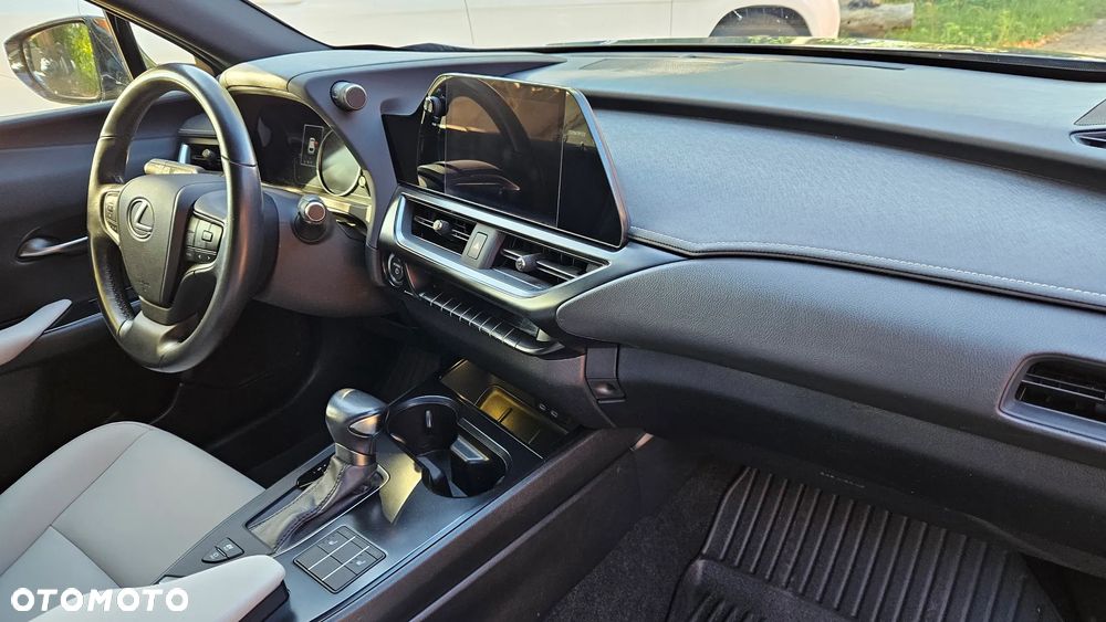 Lexus UX 250h GPF F Sport Design 2WD - 32