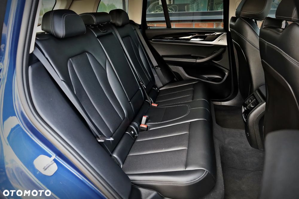 BMW X3 sDrive18d mHEV - 25