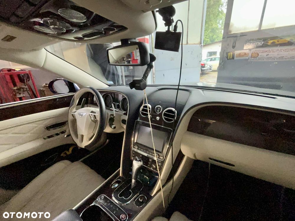 Bentley Flying Spur W12 - 25