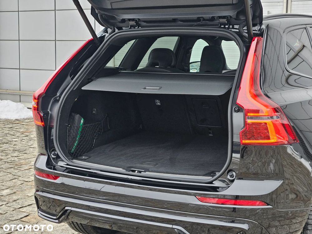 Volvo XC 60 T8 Plug-In Hybrid AWD Ultra Black Edition - 40