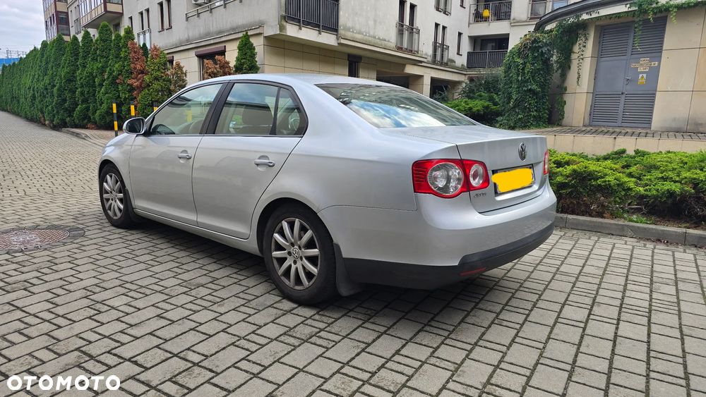 Volkswagen Jetta 1.9 TDI Trendline - 3