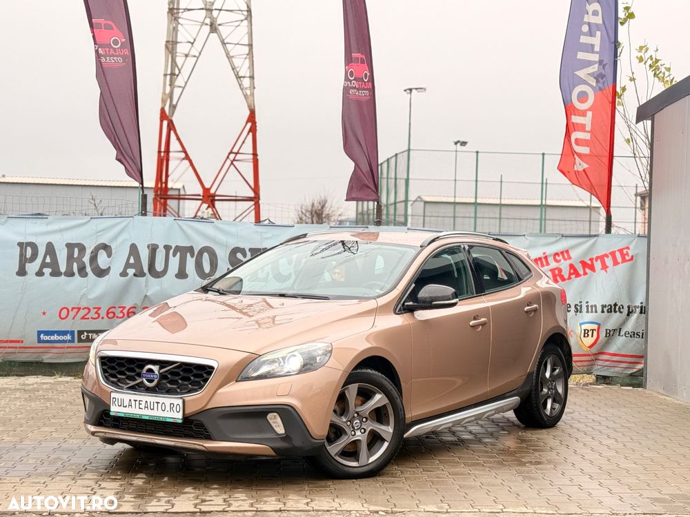 Volvo V40 Cross Country D3 Momentum - 1