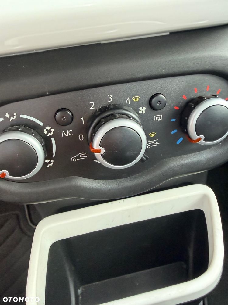 Renault Twingo SCe 70 EDC Intens - 17