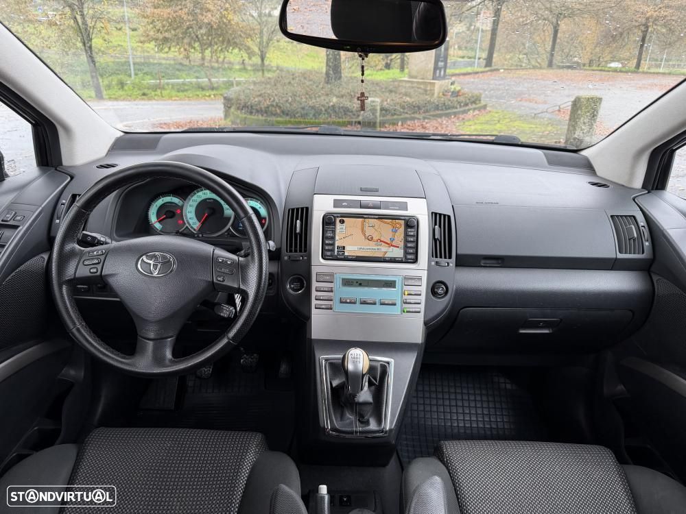 Toyota Corolla Verso 2.2 D-4D High Pack - 10