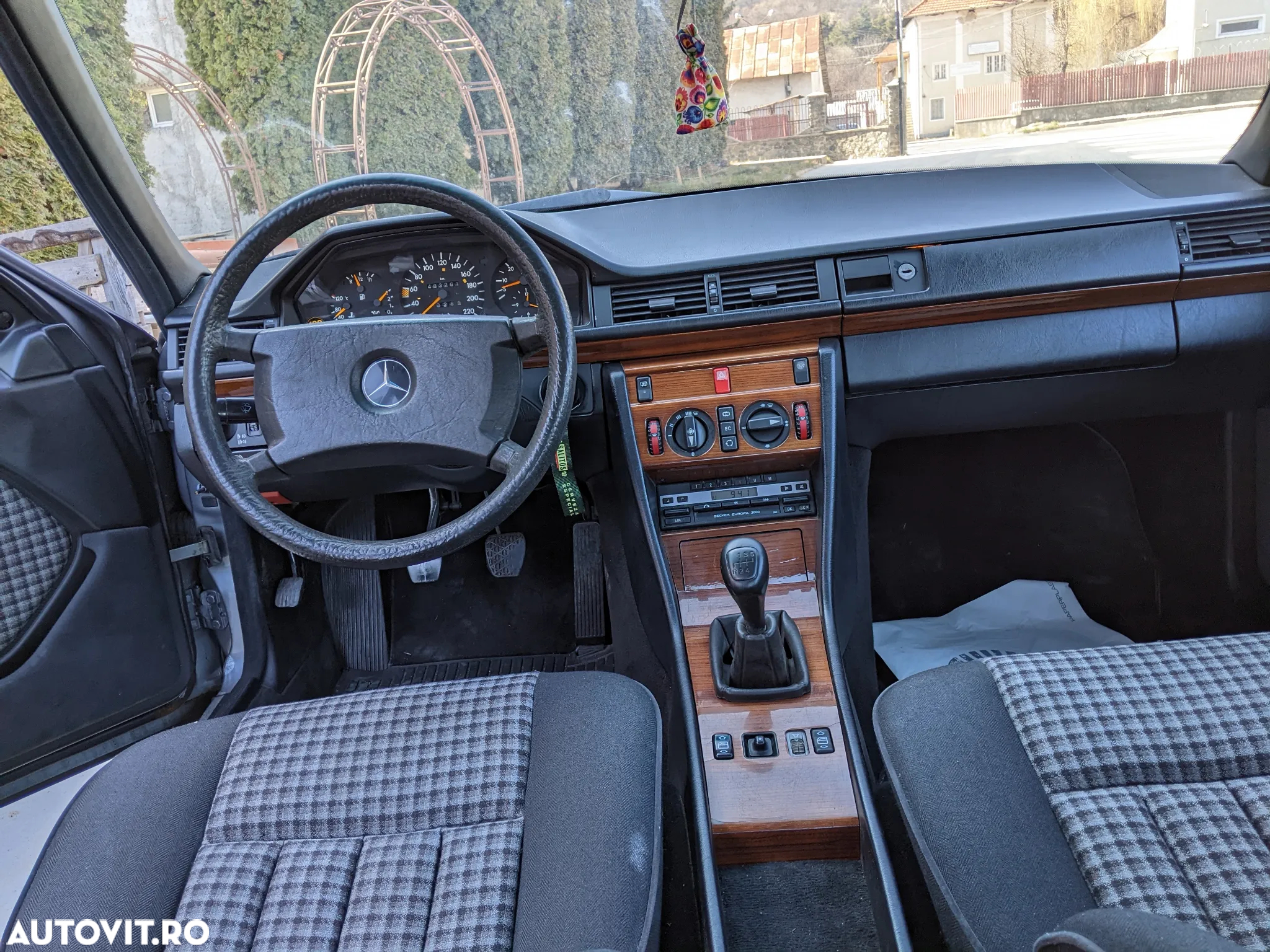 Mercedes-Benz E - 12