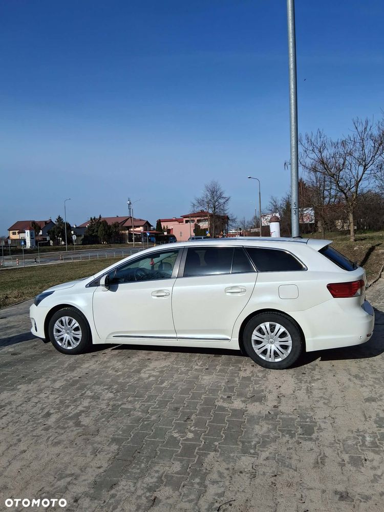 Toyota Avensis 2.0 Premium MS - 19