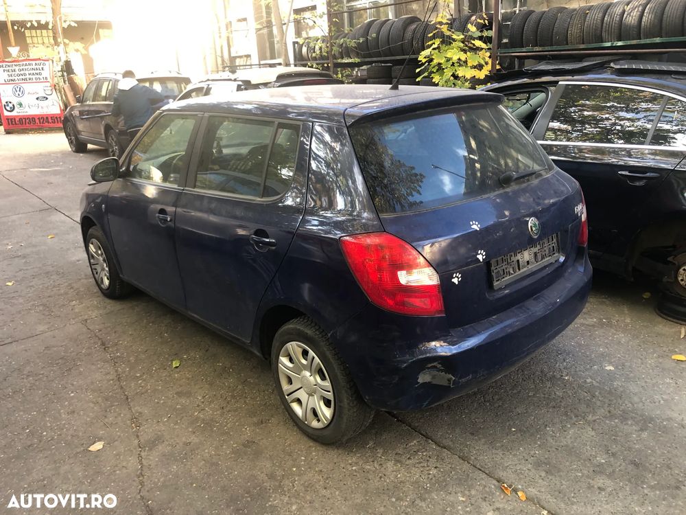 Dezmembrez Skoda Fabia 2 facelift albastru 1.2 benzina 2011 - 9