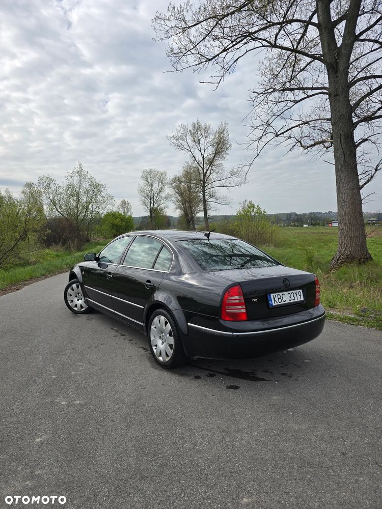 Skoda Superb 2.8 V6 Automatik Elegance - 4