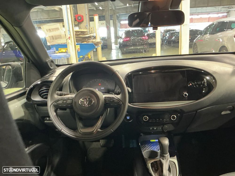 Toyota Aygo X S-CVT Black&White - 6