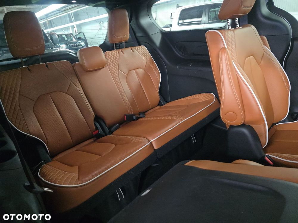 Chrysler Pacifica - 12