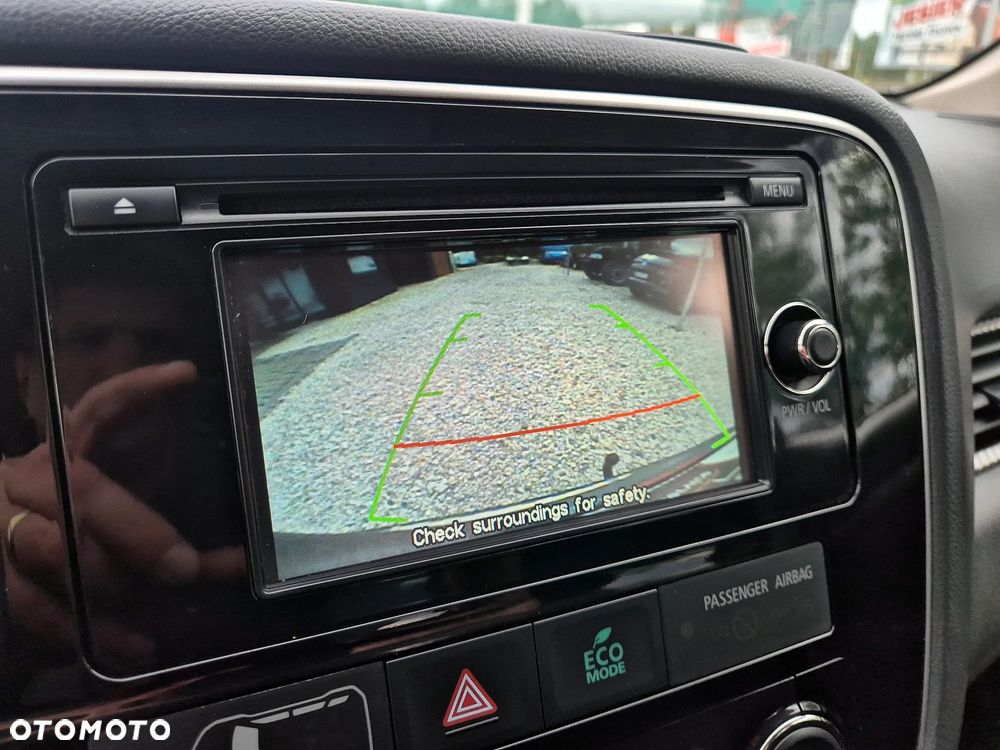 Mitsubishi Outlander 2.0 Invite + 2WD - 13