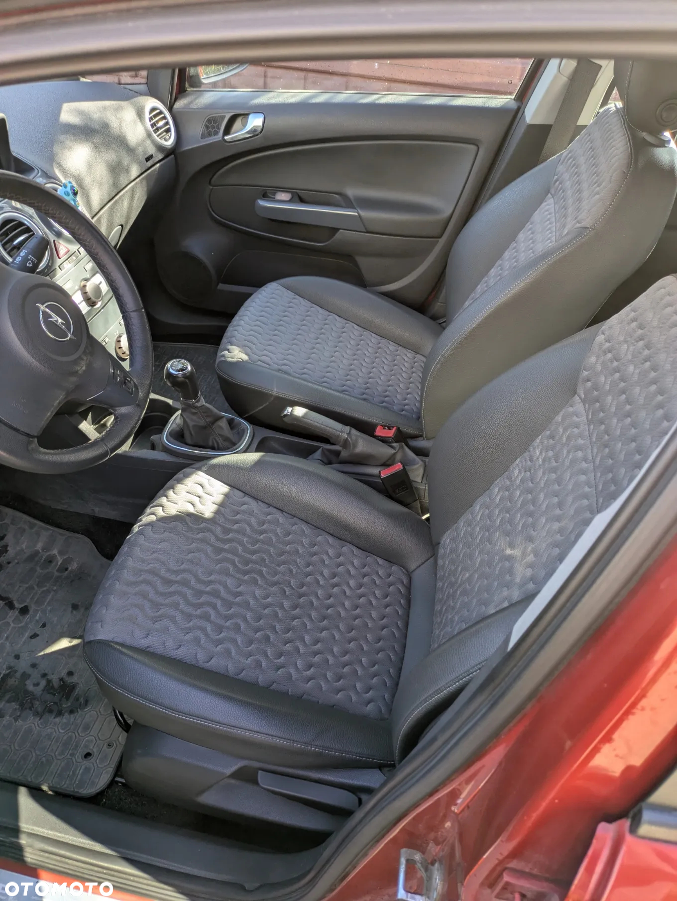 Opel Corsa 1.4 16V Cosmo - 8