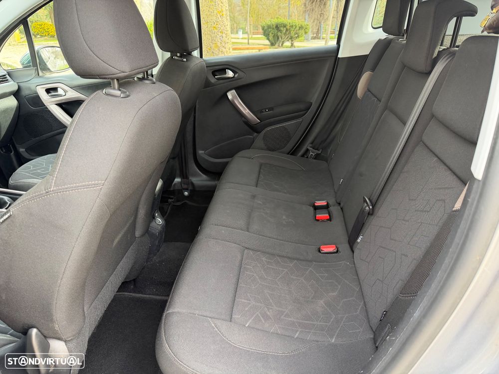 Peugeot 2008 1.6 BlueHDi Style - 21