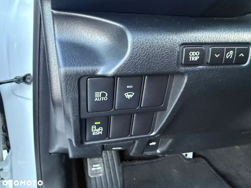 Lexus IS 200t / 300 F Sport - 25