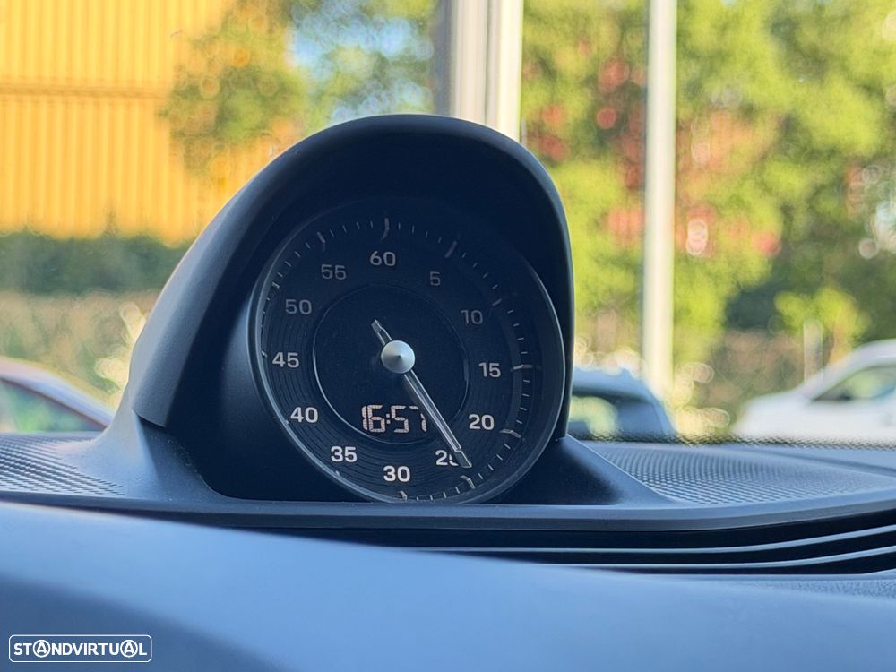 Porsche Taycan Turbo - 9