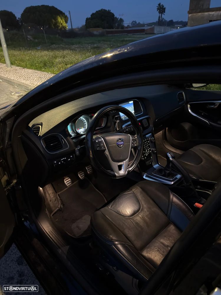 Volvo V40 D2 R Design - 10