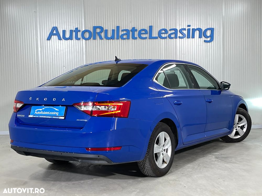 Skoda Superb 2.0 TDI DSG Ambition - 4