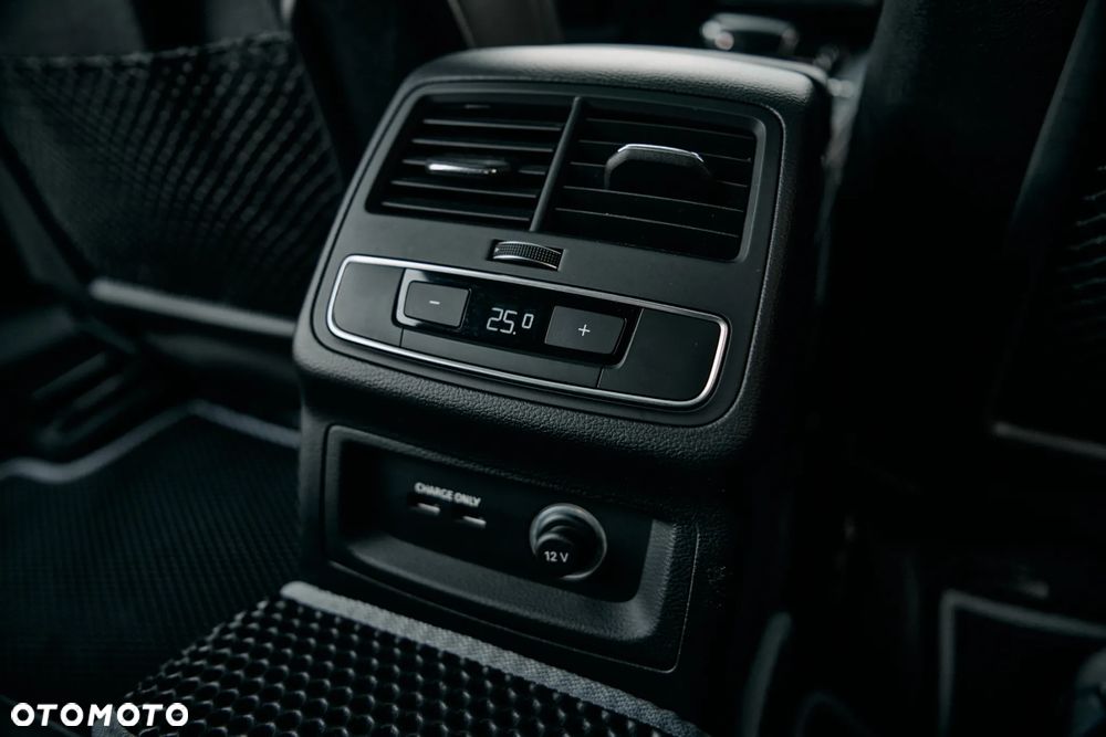 Audi A4 Limousine - 14