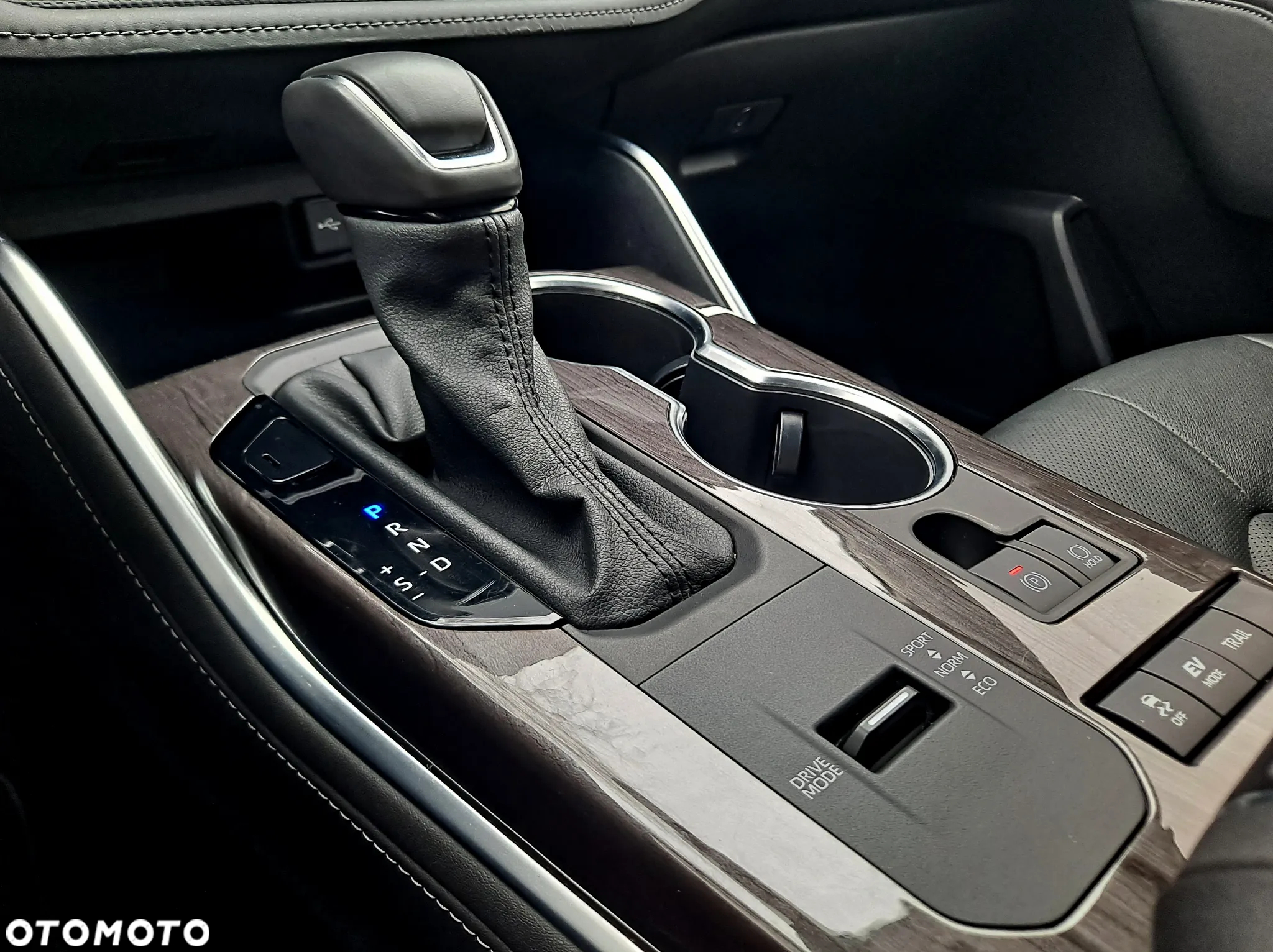 Toyota Highlander 2.5 Hybrid Executive - 9