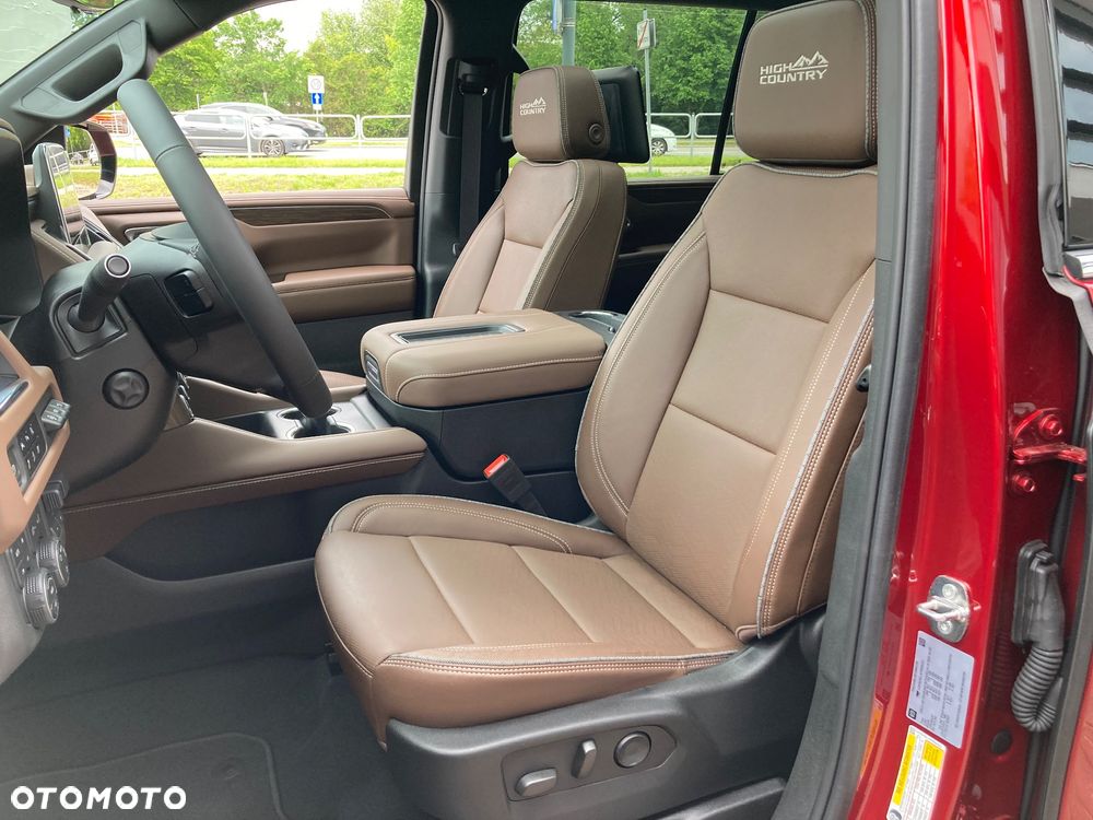 Chevrolet Suburban - 18