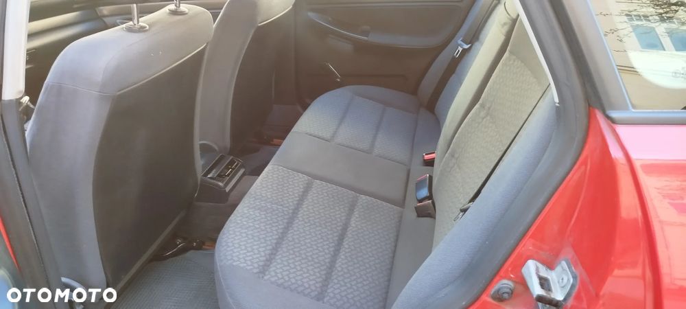 Audi A4 Limousine 1.6 - 12