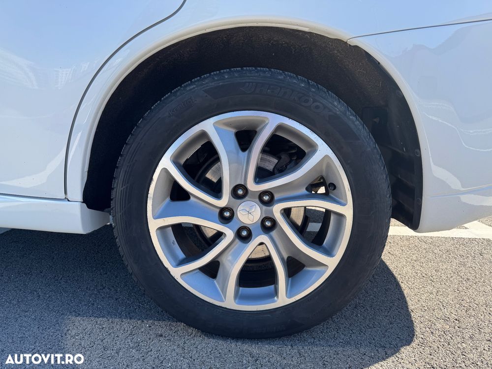 Mitsubishi Outlander - 16