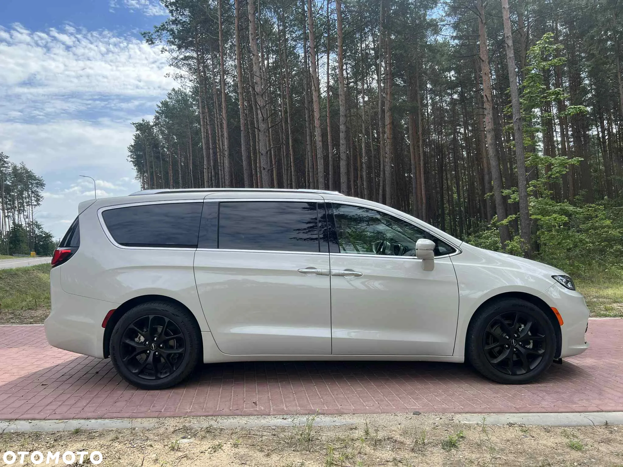 Chrysler Pacifica - 10
