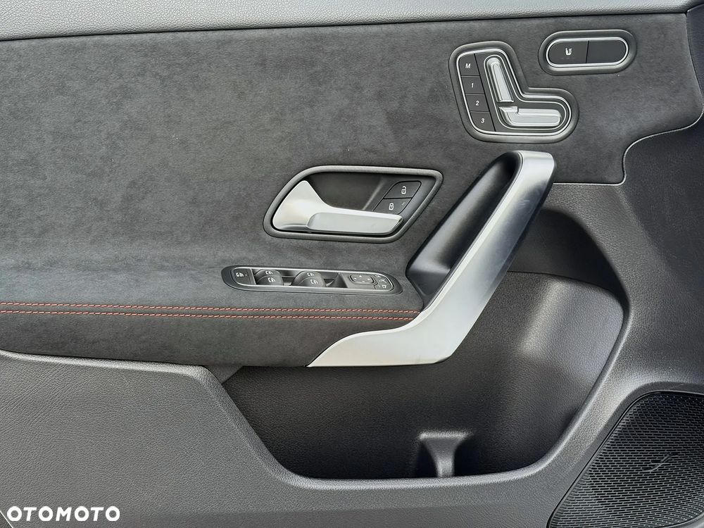 Mercedes-Benz Klasa A 220 4-Matic AMG Line 8G-DCT - 16