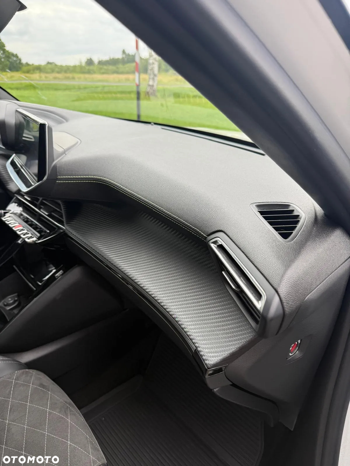 Peugeot 2008 1.2 PureTech GT Pack S&S EAT8 - 17