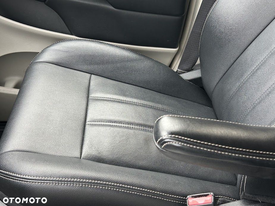 Chrysler Town & Country 3.6 Touring - 8