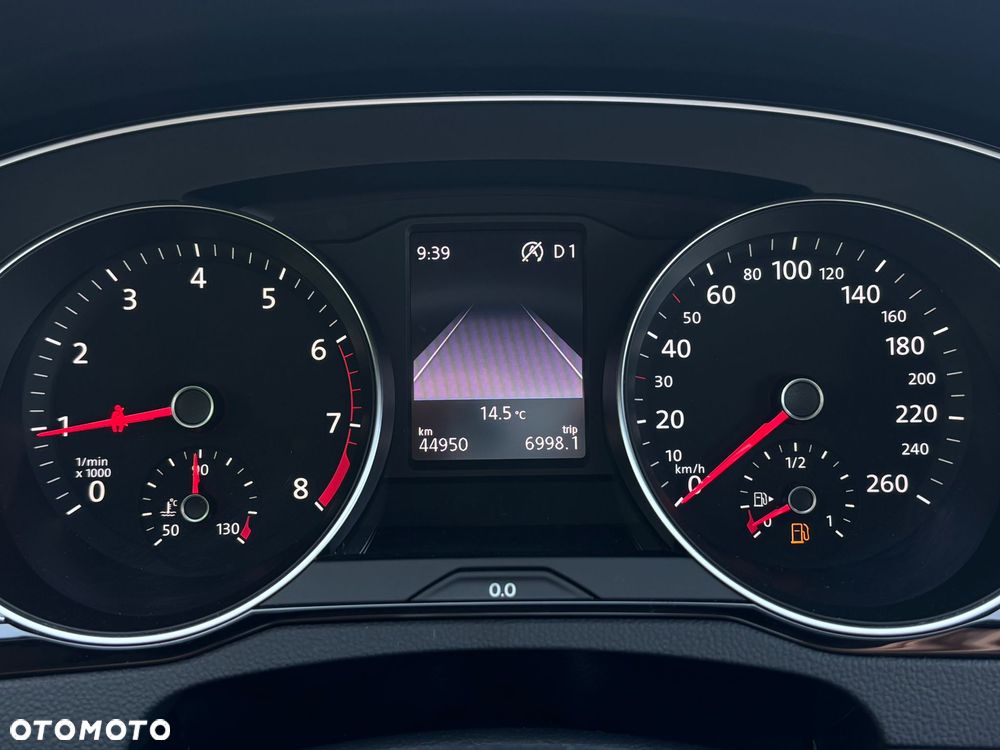 Volkswagen Passat - 35