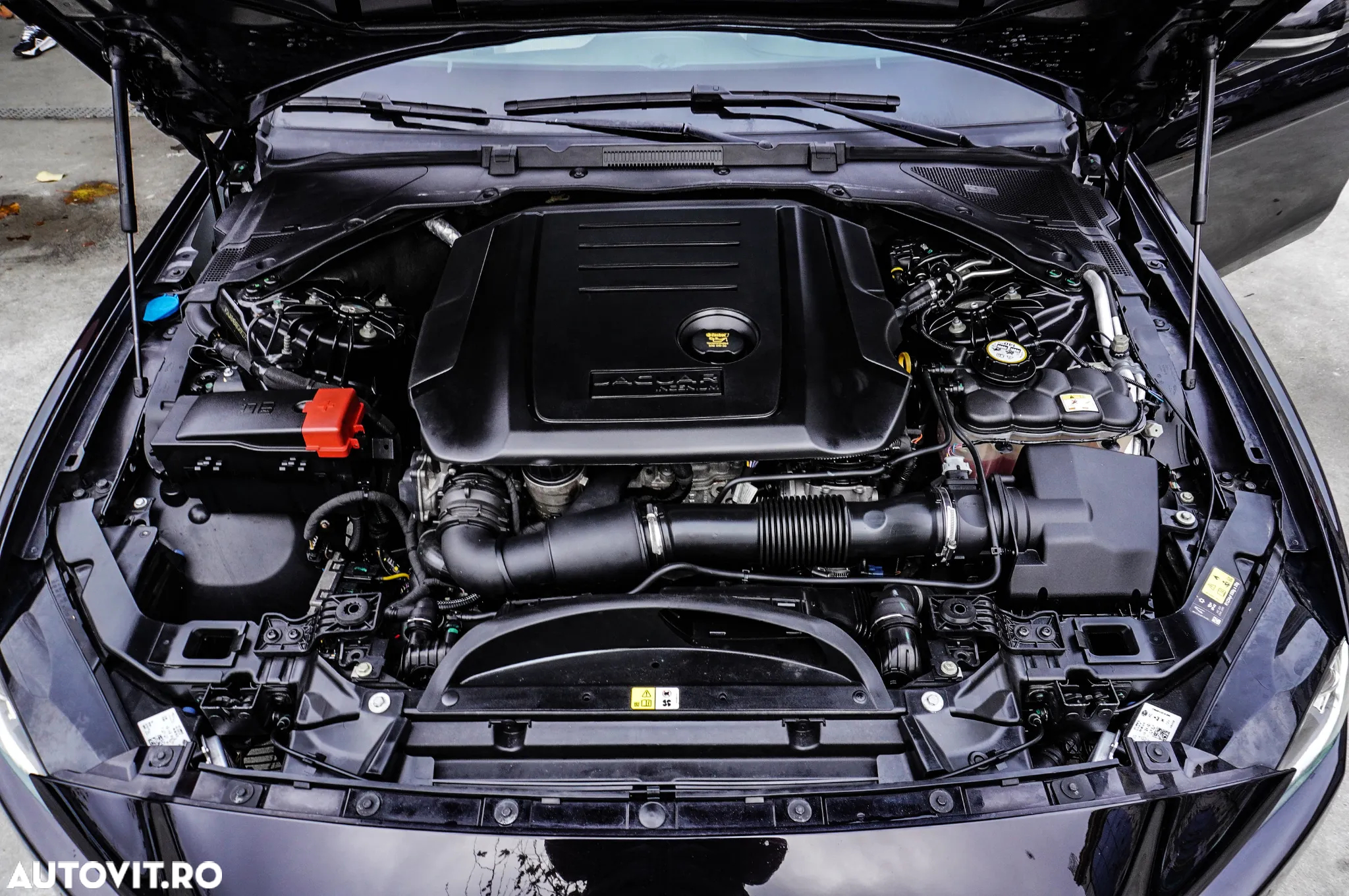 Jaguar XE 2.0 R-Sport - 34