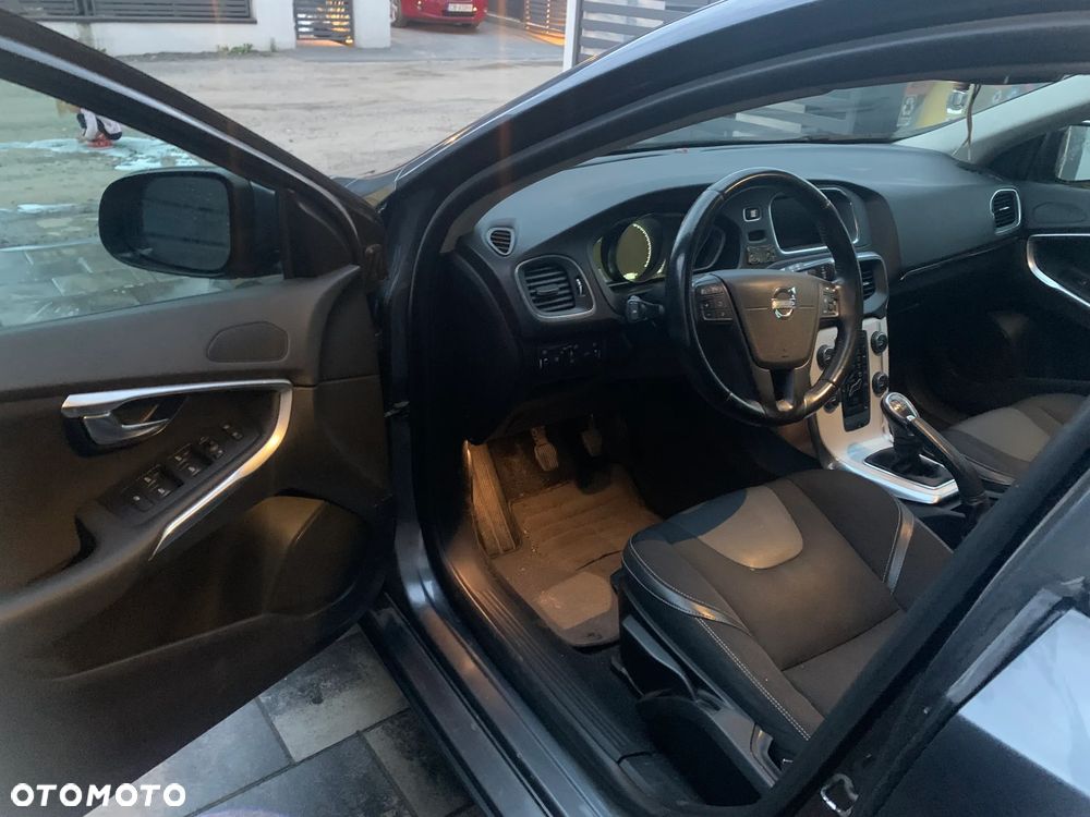 Volvo V40 D2 Momentum - 19