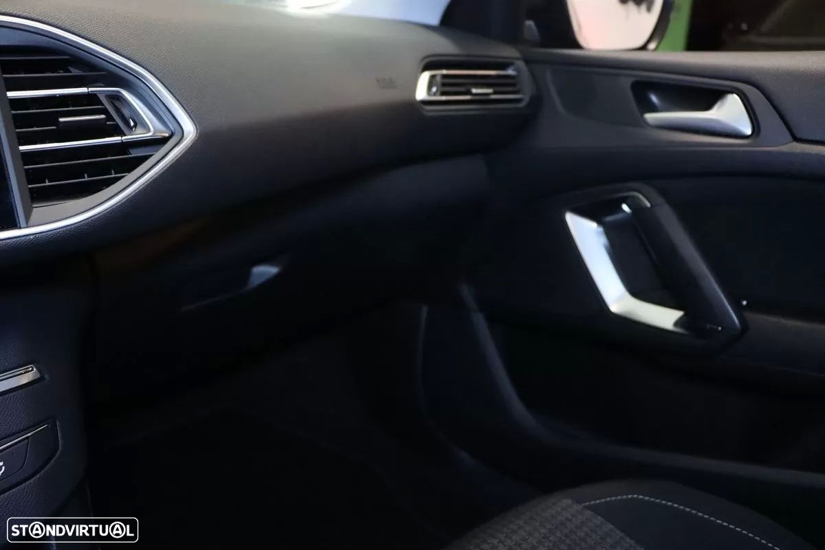Peugeot 308 PureTech 130 GPF EAT8 Stop & Start Allure - 17