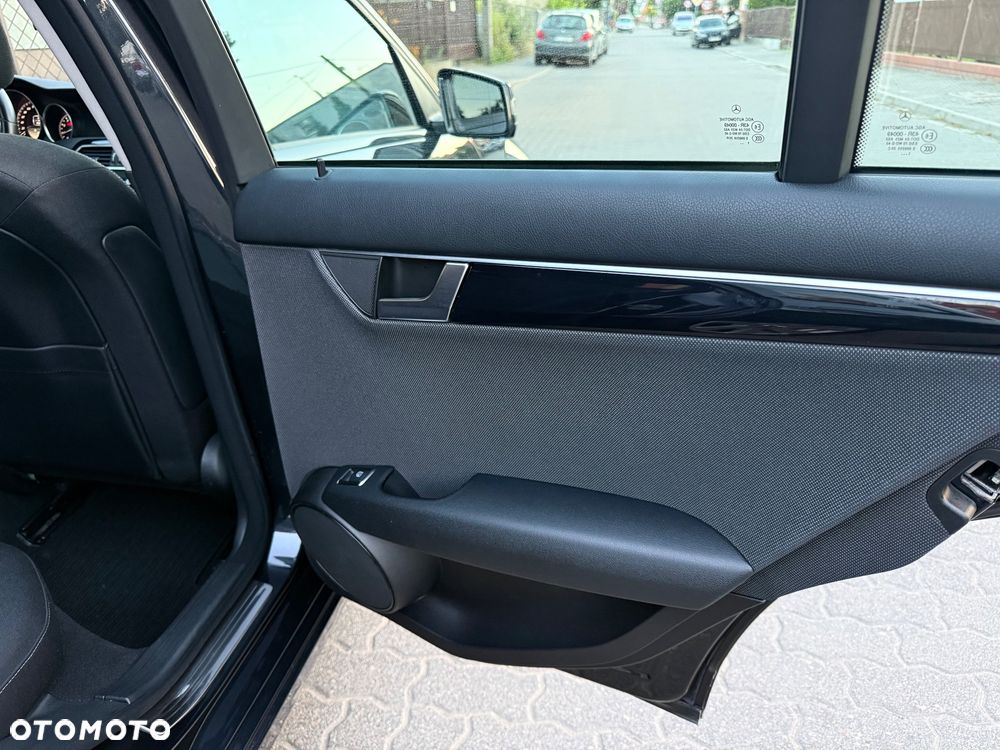 Mercedes-Benz Klasa C 200 (BlueEFFICIENCY) Elegance - 13