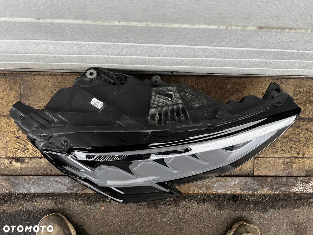 Lampa prawa przednia AUDI A3 8Y 8Y0 LED - 8