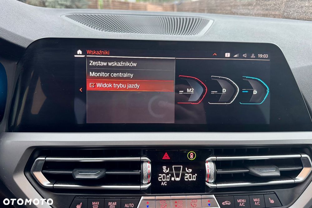 BMW Seria 3 330i Sport Line - 32