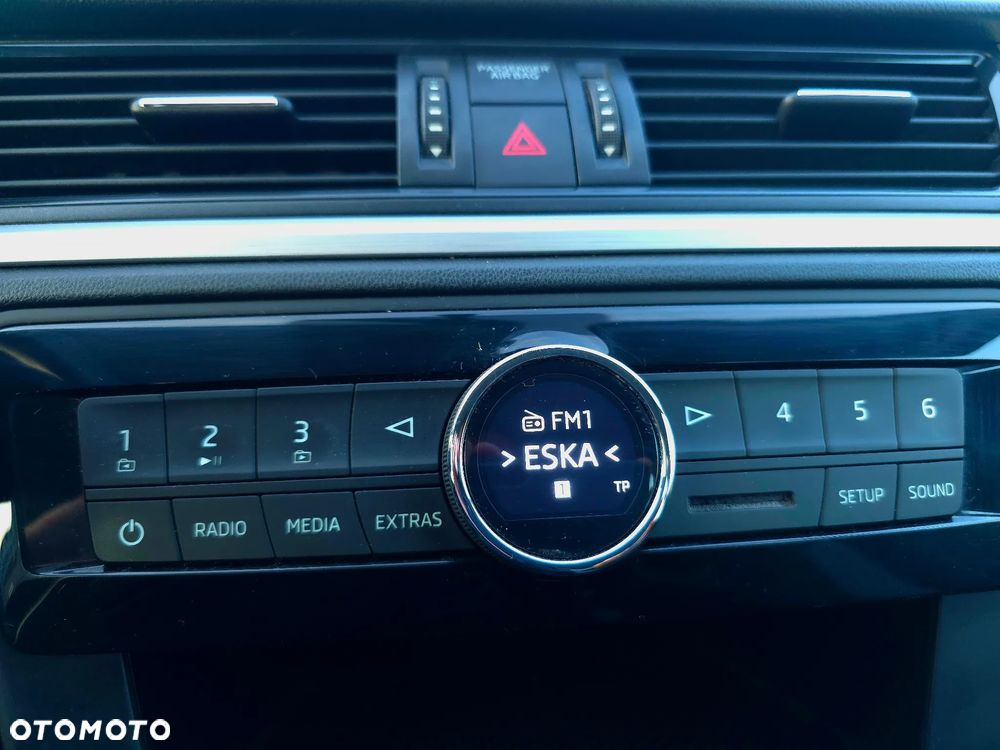 Skoda RAPID 1.2 TSI Ambition - 23
